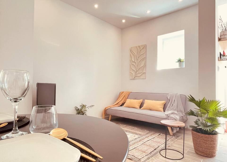 Cozy Apartment With Private Courtyard Barcarena Eksteriør billede