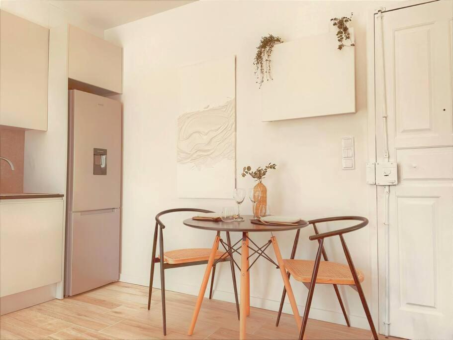 Cozy Apartment With Private Courtyard Barcarena Eksteriør billede