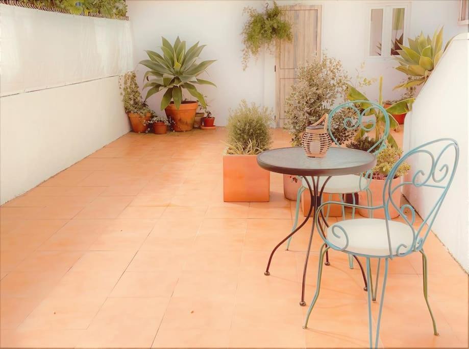 Cozy Apartment With Private Courtyard Barcarena Eksteriør billede