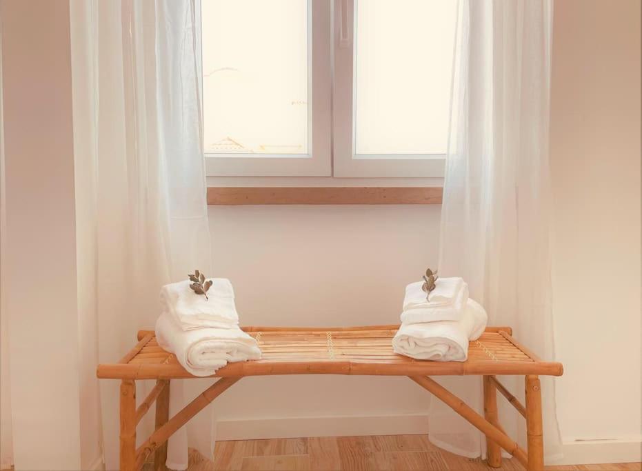 Cozy Apartment With Private Courtyard Barcarena Eksteriør billede